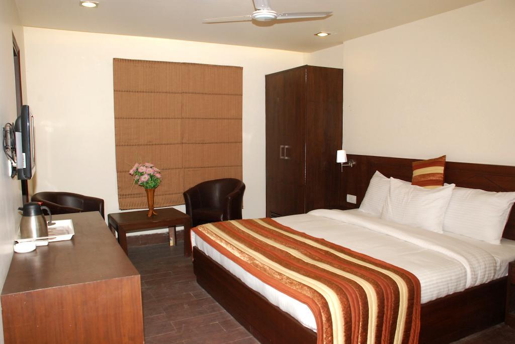 Airport Hotel Daya Capitol Nueva Delhi Exterior foto